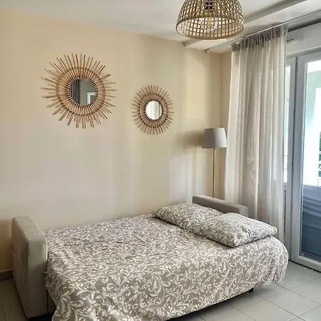 4 Personnes - Clime - Terrasse - Pr Port - Centre - Gare - Tramway Apartment *